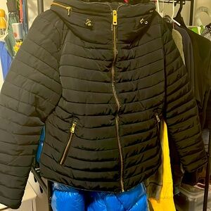 Zara black jacket cozy and comfortable